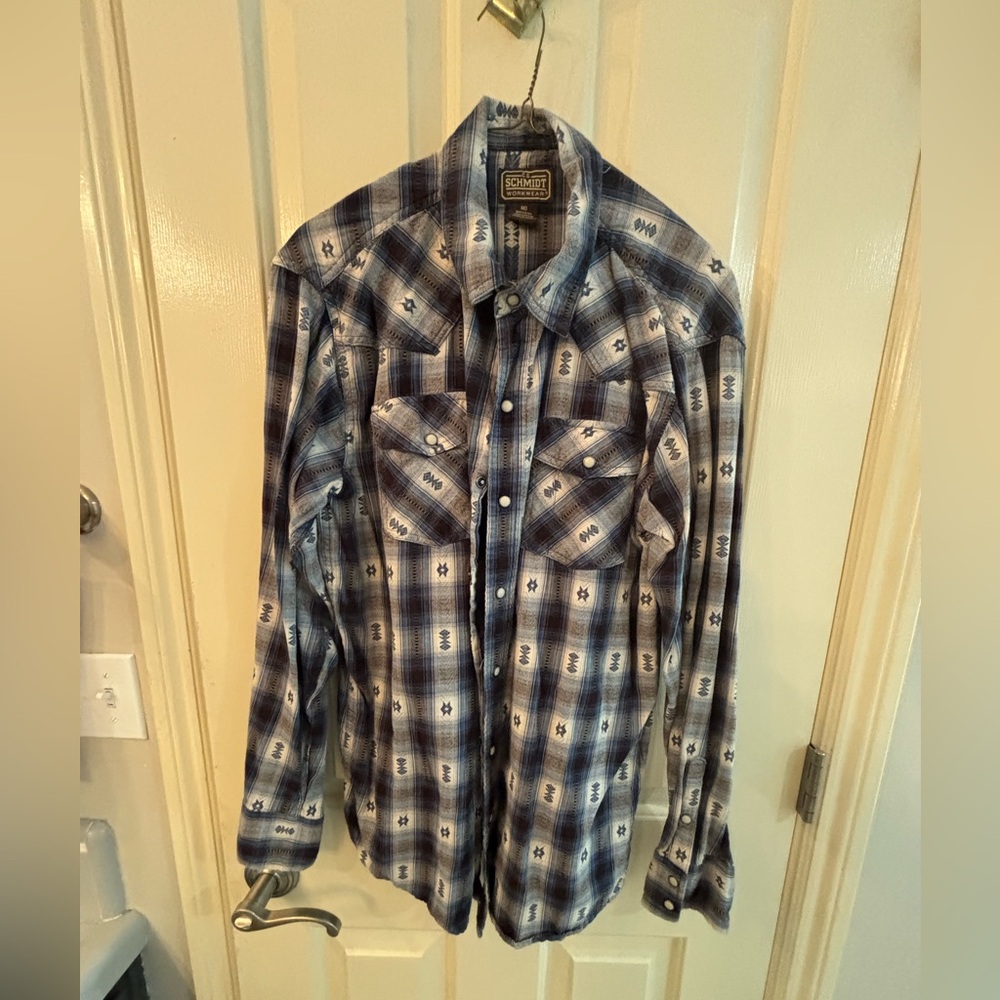 C.E. Schmidt medium long sleeve shirt